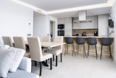 APPARTEMENT AVEC JARDIN ET VUE IMPRENABLE SUR LA MER !