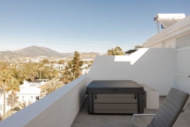 Très joli penthouse en duplex à Nueva Andalucia