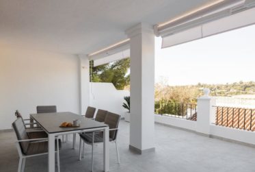 Très joli penthouse en duplex à Nueva Andalucia