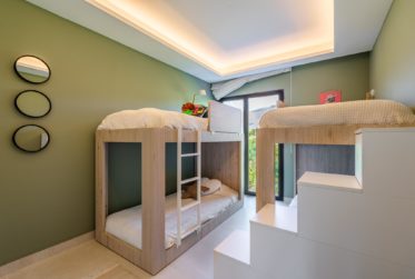 SUPERBE TOWNHOUSE SUR 4 NIVEAUX A ESTEPONA