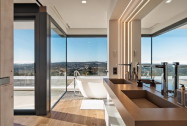 SUBLIME VILLA DE STYLE CONTEMPORAIRE AVEC 5 CHAMBRES DANS LA RESERVE DE SOTOGRANDE
