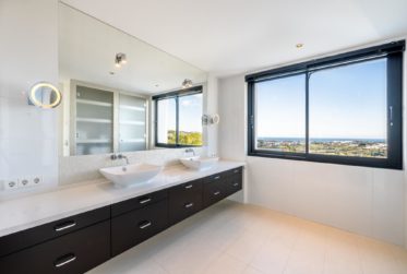MAGNIFIQUE VILLA CONTEMPORAINE AVEC VUES PANORAMIQUES, BENAHAVIS