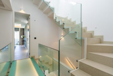 SUPERBE TOWNHOUSE SUR 4 NIVEAUX A ESTEPONA