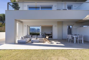 APPARTEMENT AVEC JARDIN ET VUE IMPRENABLE SUR LA MER !