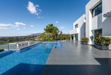 MAGNIFIQUE VILLA CONTEMPORAINE AVEC VUES PANORAMIQUES, BENAHAVIS