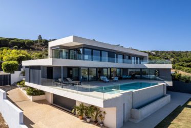 SUBLIME VILLA DE STYLE CONTEMPORAIRE AVEC 5 CHAMBRES DANS LA RESERVE DE SOTOGRANDE