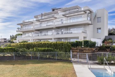 APPARTEMENT AVEC JARDIN ET VUE IMPRENABLE SUR LA MER !