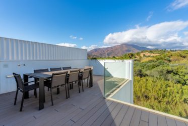 SUPERBE TOWNHOUSE SUR 4 NIVEAUX A ESTEPONA