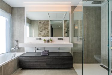 SUPERBE TOWNHOUSE SUR 4 NIVEAUX A ESTEPONA