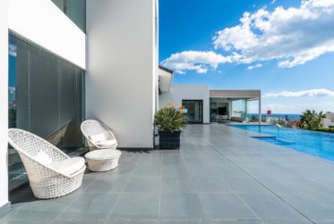 MAGNIFIQUE VILLA CONTEMPORAINE AVEC VUES PANORAMIQUES, BENAHAVIS