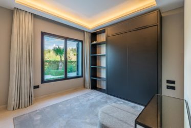 SUPERBE TOWNHOUSE SUR 4 NIVEAUX A ESTEPONA