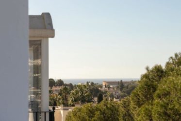 Très joli penthouse en duplex à Nueva Andalucia