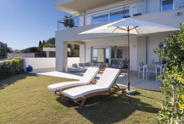 APPARTEMENT AVEC JARDIN ET VUE IMPRENABLE SUR LA MER !