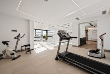 SUBLIME VILLA DE STYLE CONTEMPORAIRE AVEC 5 CHAMBRES DANS LA RESERVE DE SOTOGRANDE