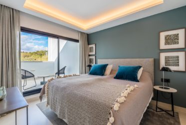 SUPERBE TOWNHOUSE SUR 4 NIVEAUX A ESTEPONA