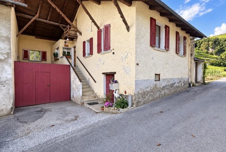 Maison villageoise à rénover avec grange